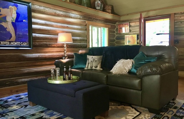 Stylish Cabin in 12 Acres of Private Forest