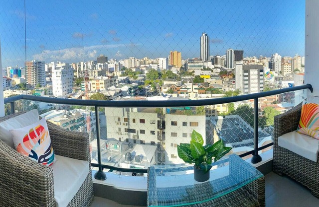 Stylish, City Center Condo, Fast Wi-Fi, Full AC.