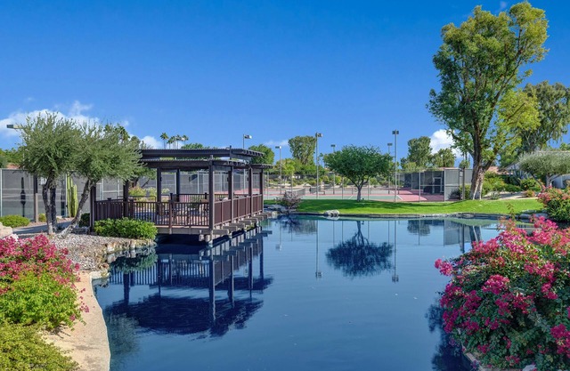 Stylish Condo at Sunrise Racquet Club-Close to Palm Springs Shopping and Dining