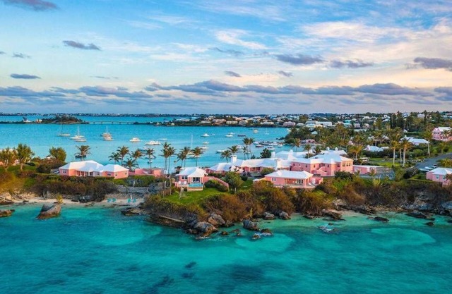 Stylish Cottage with Private Pool & Ocean View!