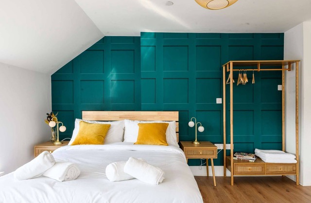 Stylish en-suite Boutique Apartment 8min to centre for 4