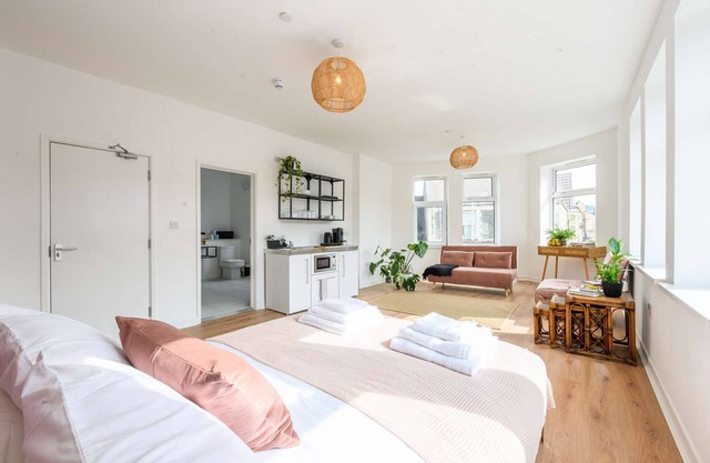 Stylish en-suite Boutique Apartment 8min to centre for 5
