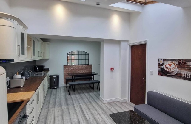 Stylish Ensuite with kitchenette serviced apartments