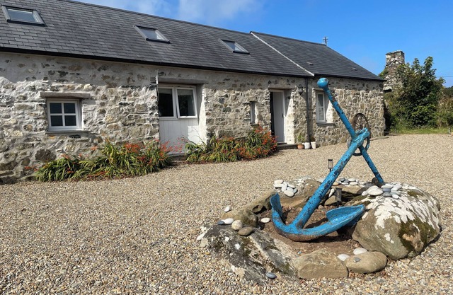 Stylish, family friendly Pembrokeshire Bluestone Barn in idyllic coastal setting