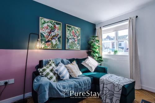 Stylish Grimsby 3-bedroom House with Wi-Fi & Parking Sleeps 6 by PureStay