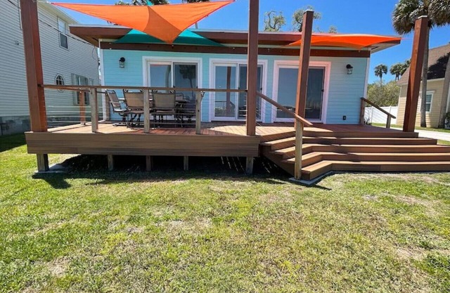 Stylish Intercoastal Blue Bungalow-3min. to Beach