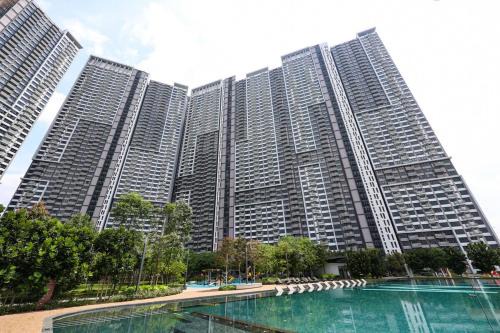 Stylish M Vertica 4 Bedroom Walk to MRT Velocity Mall