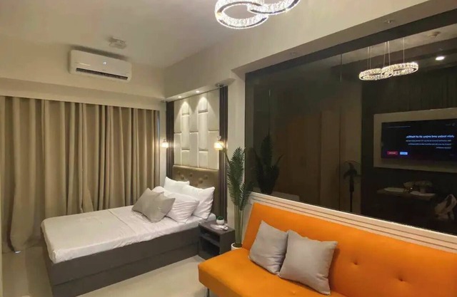 Stylish Modern 1BR Condo near SM North and Trinoma