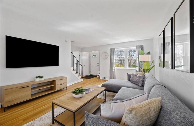 Stylish & Modern 4 Bedroom House in Wexford/Pittsburgh with Game Room