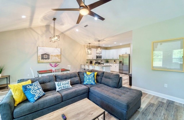 Stylish & Modern Dothan Getaway Mins to Downtown!