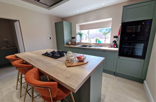 Stylish & Modern 7 Bedroom house