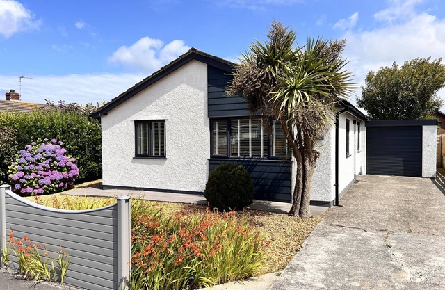 Stylish Modern Home with Parking, Enclosed Garden