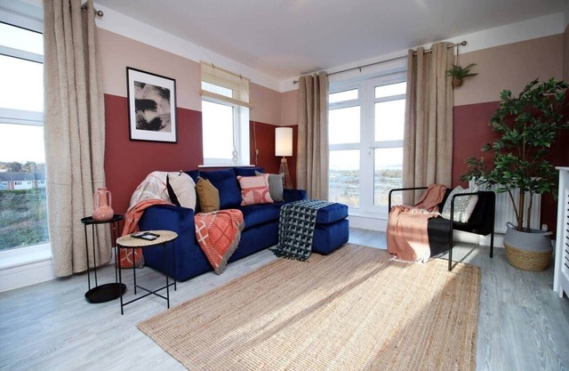 Stylish modern retreat overlooking Poole Quay