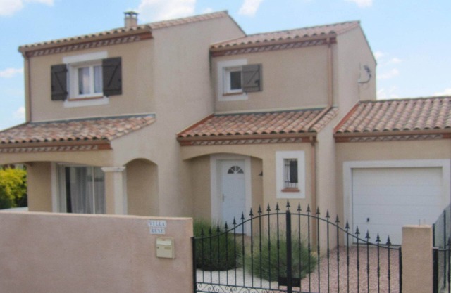 Stylish modern villa with private heated pool in scenic Trebes, near Carcassonne