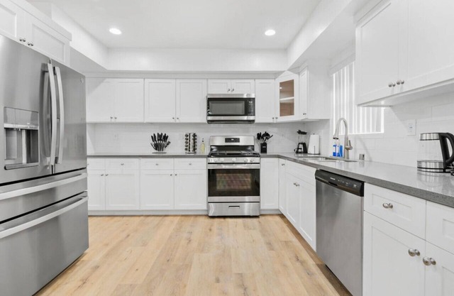 Stylish New home Near DTLA, Disneyland, SOFI