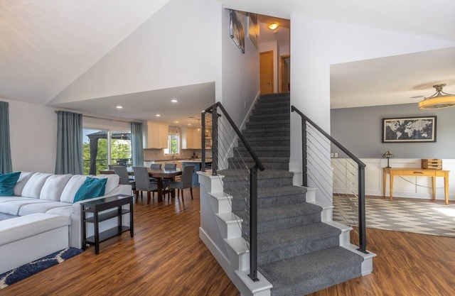 Stylish Oasis For Unforgettable Getaways 5 Bedroom Home by RedAwning