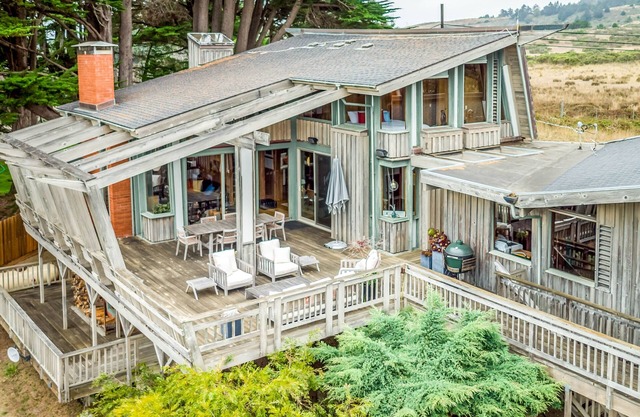 Stylish Oceanfront Home with Stunning Bluff Views, Deck & Veranda - Near Beaches
