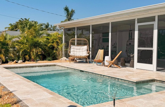Stylish Pool Villa 3BR/2BA close to the Beaches