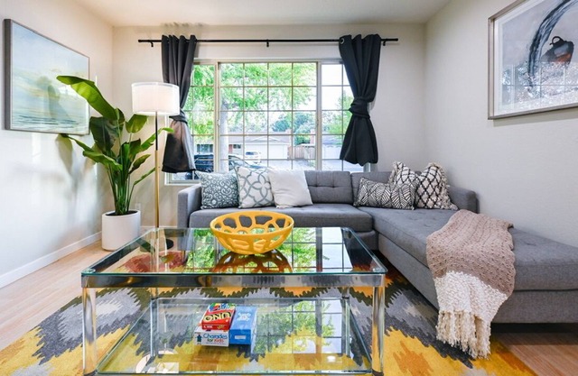 Stylish, quiet 4B2B, with AC|garage|backyard