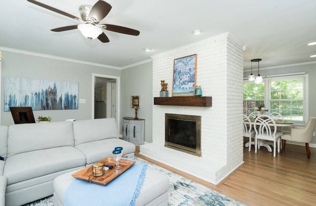 Stylish Ranch- walkable to downtown Cary