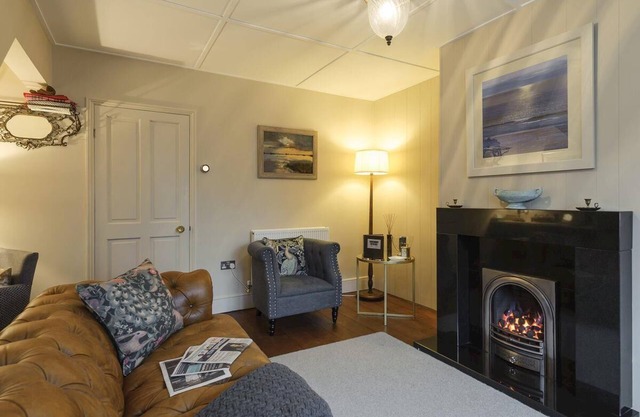 Stylish seaside luxury, recently refurbished - 5 mins to the Sea, 3 to town.