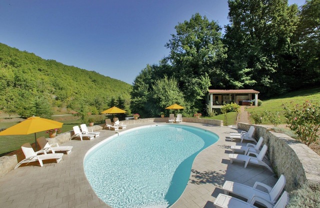 Stylish stay on a private estate with sauna, heated pool and bubble bath