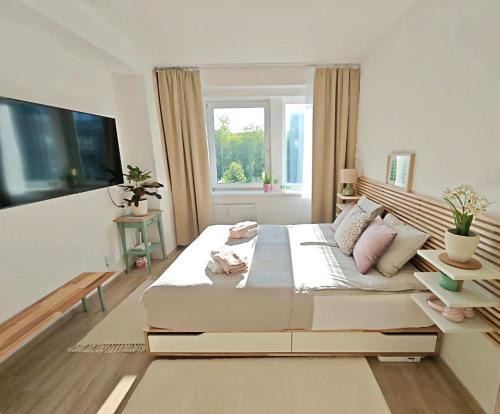Stylish Studio Apartment, Prague Smichov, AC, gym, parking