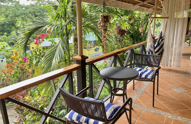 Stylish studio apt with a veranda, parking and full kitchen. For 2-3 people.