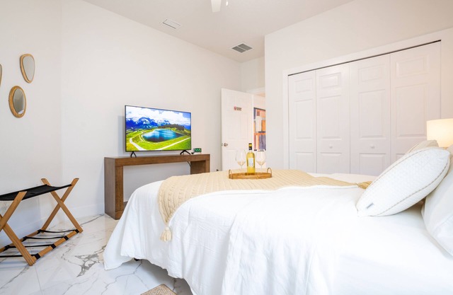 Stylish Studio located within walking distance of Busch Gardens in Tampa, FL