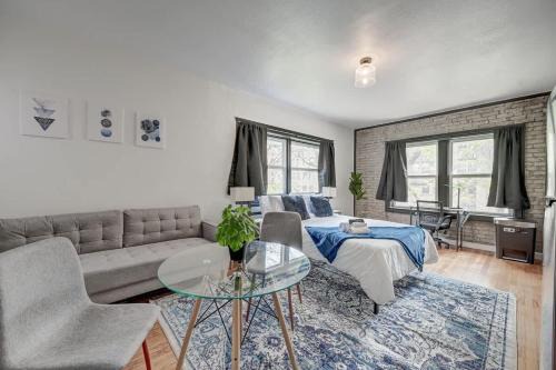 Stylish Studio McKinley Beach - Brady St Lowr East