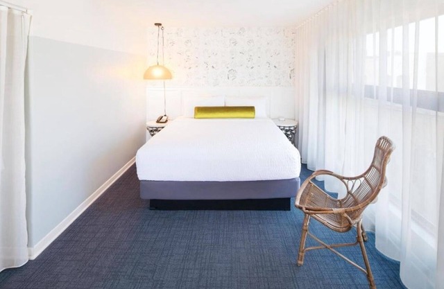 Stylish Venice Stay w/Balcony Overlooking the Ocean | Rooftop | Free Breakfast