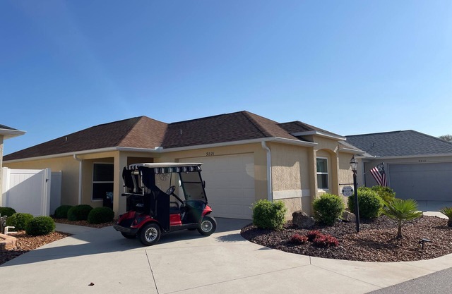 Stylish villa with golf cart, BBQ, near pool & shops in tranquil setting!