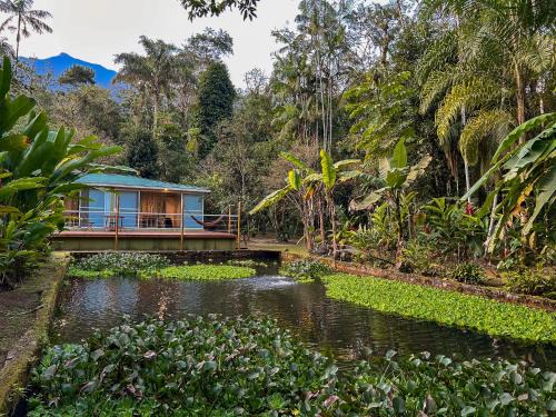 Suíte Tiê com vista para o lago