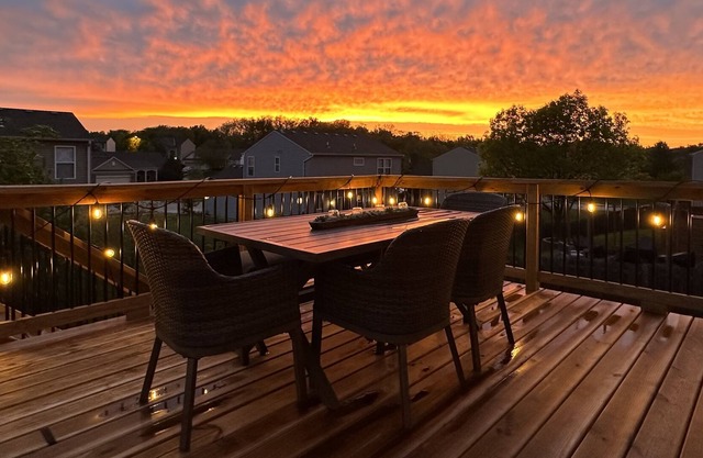 Suburban Getaway— Close to Airport, Downtown Events & Stadiums