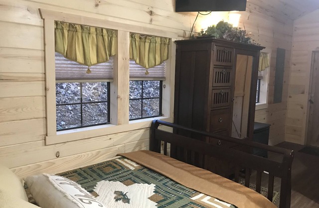 Sugar Creek Studio Cabin