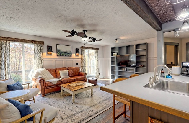 Sugar Maple Cottage-Secluded Mountain Retreat near Clayton & Highlands