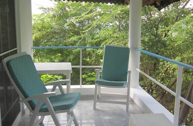 Sugar Shack - a/c, balcony, beach, pool, private, optic WiFi