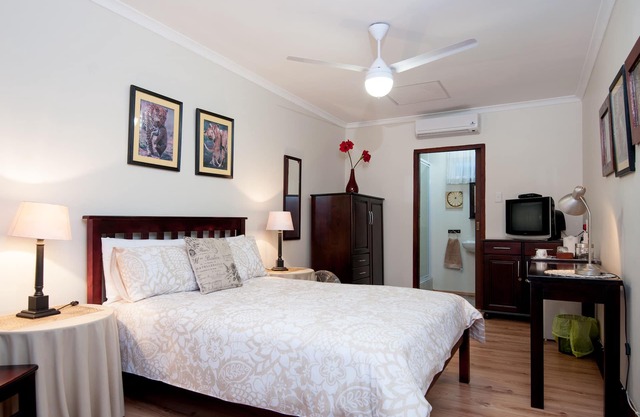 SugarBird Room at The Brother's Guest House Durban North