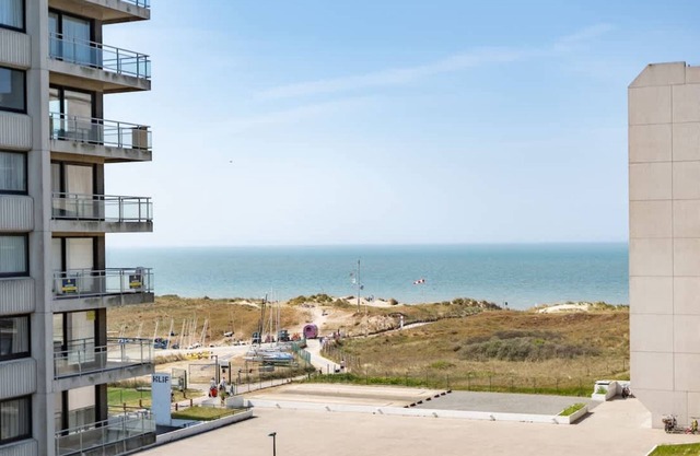 Suite C - apartment with sea view De Panne