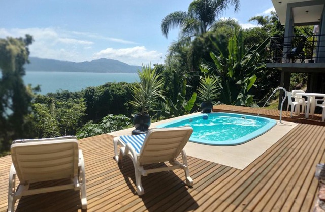 Suite com piscina e jacuzzi