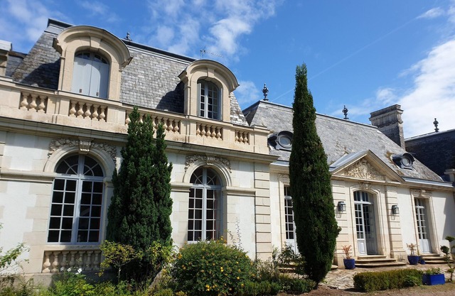 Suite en Rez-de-chaussée Dans Authentique Demeure Tourangelle du 18è Siècle