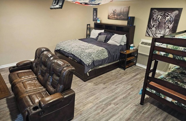 Suite: King Bed, Bunks, Kitchenette