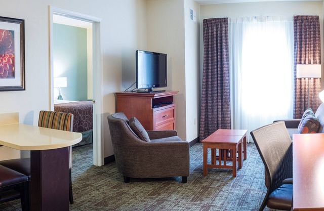 Suite with Roll-in Shower | Free Breakfast