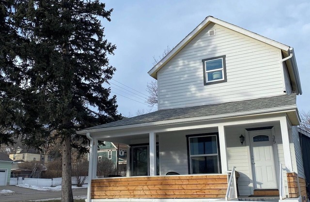 Suites 35 +Up - Victorian Queen