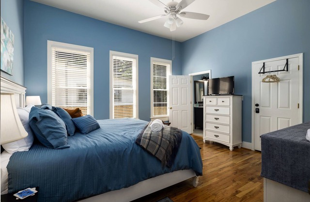 Summer Breeze - 3BR/Backyard & Deck/Families