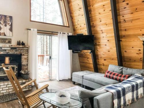 Summer Escape Chalet with Pool Access in BLS