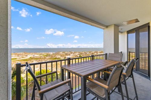 Summer House 202 - 3BR Oceanfront Condo! View!
