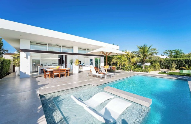 Summer PROMO White Villas Resort Beachside Villa 7