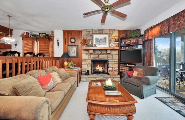 Summit 1 | Fireplace, Restaurant, Pool, Spa
