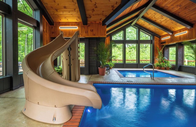 Summit Lodge-2 Indoor Heated Swimming Pools-Play Ground-Game room-Pool Table